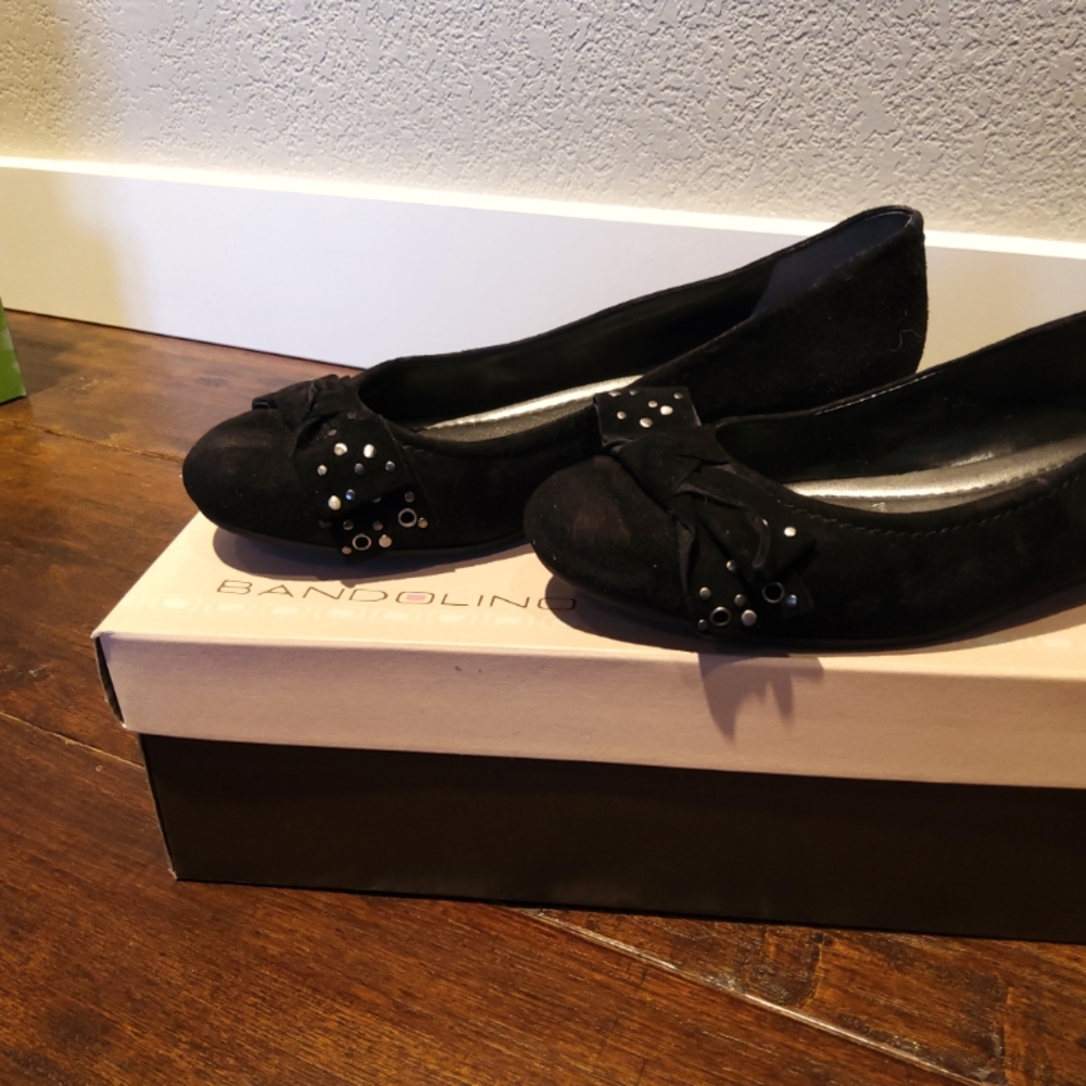 Bandolino black suede flats with studded bow women's size 6.5